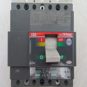 Nuevo y Original SACE Tmax T2S 160 4 Polos PR221DS para PLC, Amplia Experiencia Técnica con Solida Experiencia en Mantenimiento Industrial - Product Image 1