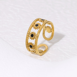 Anillo de acero de titanio hueco sencillo europeo y americano con diseño de sol, diseño de nicho único, chapado en oro de 18 quilates con efecto de gota de aceite, versátil. - Product Image 1