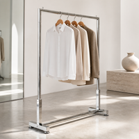 Porte-vêtements chromé à rail unique, joints soudés sans couture, base stabilisatrice, barre de montage facile, OEM/ODM, sur mesure pour boutique de vêtements