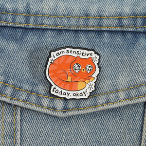 Épinglette en émail « Je suis sensible aujourd'hui » : chat gingembre de dessin animé, broche animale, badge de revers, bijou cadeau - Product Image 1