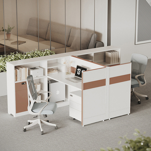 Estación de trabajo moderna para empleados de oficina, asiento de tarjeta de personal en forma de cruz, cuatro sillas de escritorio con pantalla <span class=keywords><strong>financiera</strong></span> Doble - Product Image 3