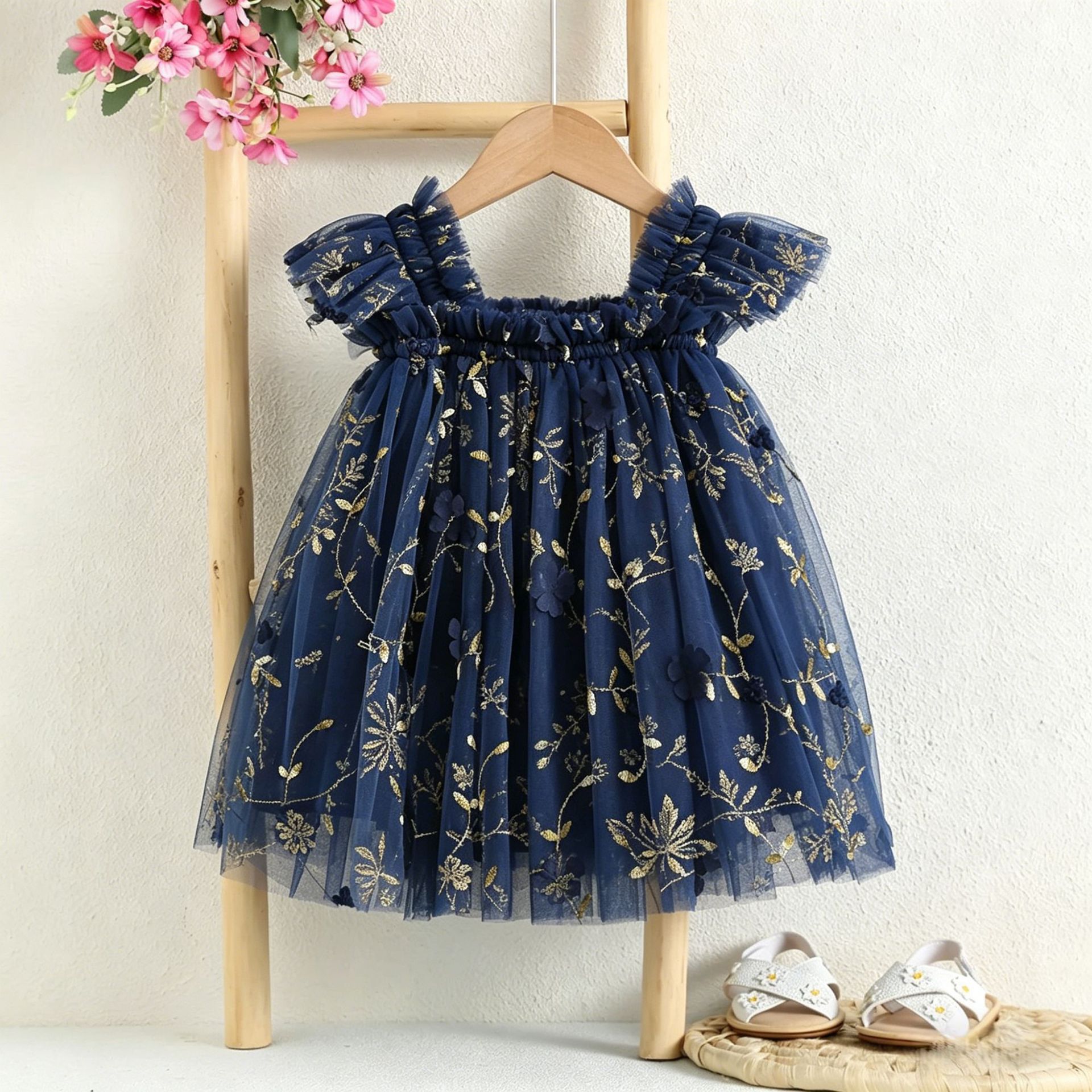Petite fleur bleu foncé