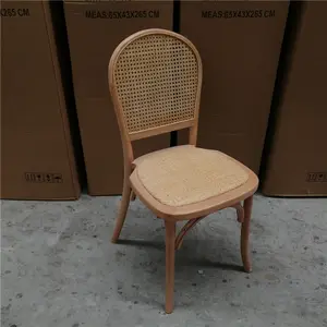 Nuevo diseño de mimbre de vuelta de madera curvada Cruz silla para eventos
