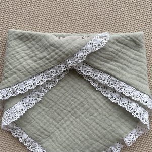 منديل رضيع موسلين حسب الطلب من المصنع ، مريلة موسلين مخصصة مزدوجة الوجهين ، ربطة قطنية قابلة للعكس - Product Image 2