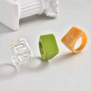 Juego de 3 anillos apilables de resina con diseño geométrico cuadrado, transparentes, minimalistas y delgados para mujer. - Product Image 3