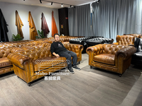 Canapé de bar vintage Aviator antique en cuir Chesterfield industriel rétro avec capitonnage en cuir véritable