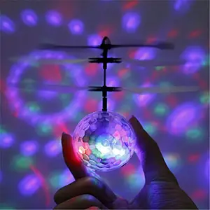 Venda por atacado de brinquedo de indução de bola voadora, bola de helicóptero voadora com sensor infravermelho, brinquedo voador de indução de aeronaves com luz