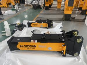 Marteau hydraulique de démolition de type boîte SQ43 SOOSAN avec burins de 75 mm pour excavatrices, chargeuses compactes et chargeuses à bras articulés - Product Image 4