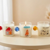 Bougie en verre mignonne de style dessin animé avec poignée colorée, bougies parfumées en cire de soja faites à la main pour la décoration de la maison, coffret cadeau en gros