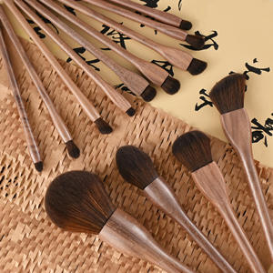 Ensemble de 14 pinceaux de maquillage vegan de luxe, poils synthétiques sans cruauté, manche en bois de noyer, kit de pinceaux à marque privée - Product Image 5