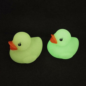 Đồ Chơi Bằng Nhựa PVC Phát Sáng Trong Bóng Tối Vịt Cao Su Huỳnh Quang - Product Image 3