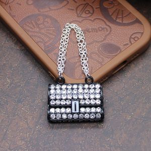 กระเป๋าโซ่เพชรเต็มสีชมพู ดำ เงิน พร้อมพวงกุญแจ ดีไซน์เนอร์  ตกแต่งเคสมือถือ  จี้โลหะ  อุปกรณ์ตกแต่งบ้านตุ๊กตา - Product Image 4
