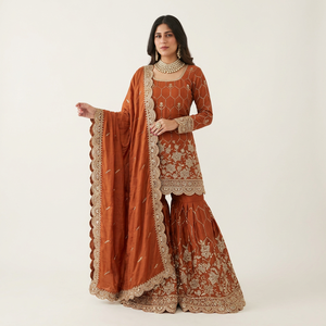 Costume Anarkali en soie brodée pour femmes, style traditionnel indien pakistanais, pour mariage, longueur au sol, coupe ample - Product Image 1