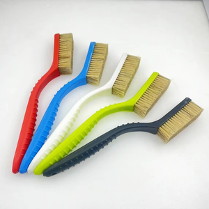 Brosse d'escalade en plastique avec logo personnalisé et poils de sanglier pour tous les types d'escalade et de craie - Product Image 5