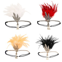 Kit d'accessoires Gatsby des années 20 pour femme : Cape à sequins, bandeau à plumes, éventail, gants et collier de perles