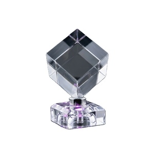 <span class=keywords><strong>Cubo</strong></span> de <span class=keywords><strong>Rubik</strong></span> de Cristal de Primera Calidad con Diseño de <span class=keywords><strong>Cubo</strong></span>, Tallado con Láser, para Recuerdo y Decoración del Hogar - Product Image 1