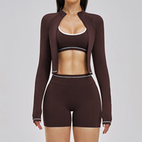 Ensemble de sport 3 pièces pour femme 2026 : Soutien-gorge de sport à col en V profond, veste à bandes blanches, short taille haute et leggings push-up – Tenue de Pilates