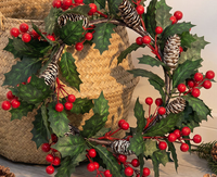 Guirlande de Noël artificielle avec baies rouges, cônes de pin, feuilles de houx, guirlande de porte d'entrée pour les fêtes d'hiver, décoration murale et de fenêtre pour la maison