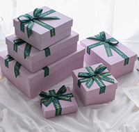 Boîte cadeau en velours rouge réutilisable de qualité supérieure avec doublure en éponge et ruban turquoise pour un emballage de luxe écologique pour parfums et bijoux