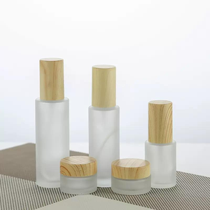 Flacon cosmétique en verre givré avec couvercle en bois grainé, 20 ml, 30 ml, 50 ml, 80 ml, 100 ml, 120 ml, pour crème pour les yeux, sérum, pompe, vaporisateur, personnalisable - Product Image 1