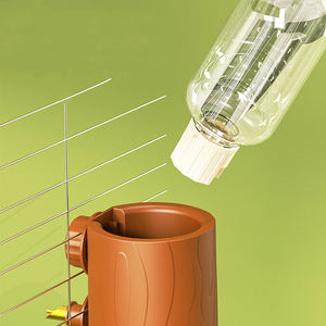 Grand bain d'oiseaux portable et distributeur d'eau Mangeoire à oiseaux en forme de bouteille mignonne pour perroquets chats hamsters chiens pour voyage - Product Image 3