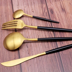 Español cubiertos negro con oro cubertería de acero inoxidable para la casa y el <span class=keywords><strong>restaurante</strong></span> - Product Image 4