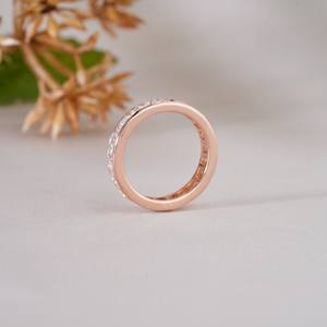 Bague de mariage classique en or rose avec moissanite taille ronde, élégante, sertie en canal, pour femme, bijou demi-éternité pour anniversaire - Product Image 4
