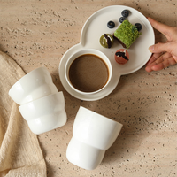 Ensemble élégant de tasses à café et assiettes à dessert en porcelaine blanche de style niche, en forme de gourde, pour le thé de l'après-midi