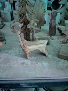 Sculpture de renne en bois artisanale, ornement animal rustique, décoration de table pour la maison à Noël - Product Image 4