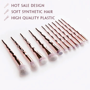 2024 nouveau professionnel 12 pièces or <span class=keywords><strong>maquillage</strong></span> pinceau ensemble longue poignée synthétique doux beauté cosmétique <span class=keywords><strong>meilleur</strong></span> haute qualité <span class=keywords><strong>maquillage</strong></span> et outils - Product Image 2