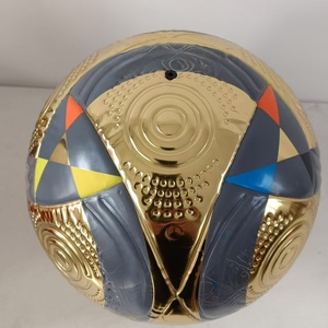 Ballon <span class=keywords><strong>de</strong></span> football en cuir PU doré durable, <span class=keywords><strong>cadeau</strong></span> d'affaires haut <span class=keywords><strong>de</strong></span> gamme, ballon <span class=keywords><strong>de</strong></span> football personnalisé <span class=keywords><strong>de</strong></span> qualité supérieure pour les cadeaux d'entreprise et les présentations OEM - Product Image 3
