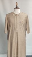 Pas cher Prix Hommes Respirant Doux Sommeil Thobe Robe de Prière Islamique Abaya avec Broderie Dubaï Thobe En Relief GSB Tissu