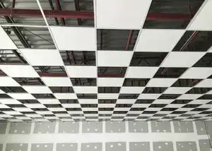 Offre Spéciale 600*600mm Décoration de plafond en aluminium Carreaux de plafond en métal en aluminium