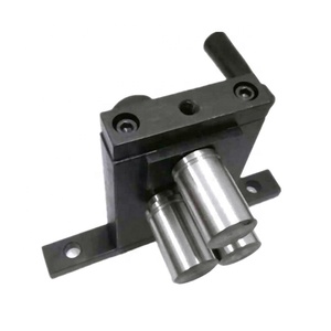 <span class=keywords><strong>Cintreuse</strong></span> de cerceau de barres d'armature <span class=keywords><strong>manuelle</strong></span> de vente directe d'usine/machine à cintrer automatique de barre d'acier enrouleur de <span class=keywords><strong>fer</strong></span> <span class=keywords><strong>plat</strong></span> de presse - Product Image 1