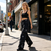 Pantalon cargo décontracté effet vieilli avec graffitis, multi-poches et détails zippés, style streetwear gothique grunge, jean pour femme