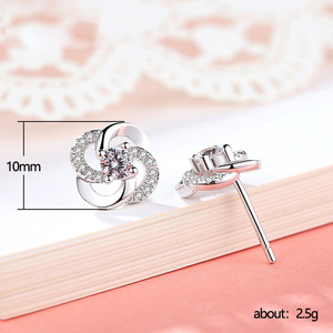 Orecchini a Perno con Fiore Rotante e Cristalli per Donne, Accessori Moda Quotidiana - Product Image 5
