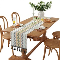 Chemin de table rectangulaire nordique avec pompons, en polyester, pour usage intérieur