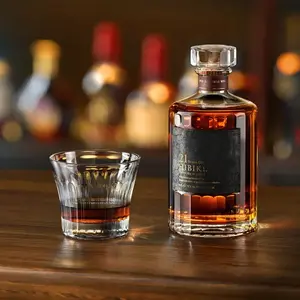 Squisito quadrato trasparente vuoto 100ml 500ml 700ml 750ml whisky rum brandy XO bottiglia di vetro spirito con sughero a spirale