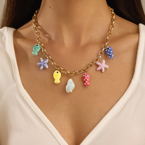 Collier en céramique coloré avec breloques en forme d'étoile de mer, style plage pour femmes - Product Image 1