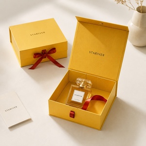 Boîte cadeau magnétique personnalisée à couvercle rabattable, en papier grain de <span class=keywords><strong>bois</strong></span> jaune mat avec nœud en satin rouge pour emballage cadeau de parfum et cosmétiques - Product Image 2