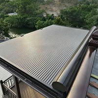 Store banne rétractable électrique en alliage d'aluminium, étanche et isolée en polyuréthane, pour ombrage de toit de cour d'hôtel