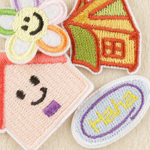 Patch <span class=keywords><strong>brodé</strong></span> original, petit motif maison de dessin animé et fleur, accessoire coréen Wappen, patch décoratif en tissu polyester pour DIY - Product Image 3