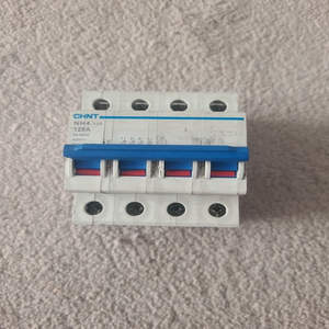 สินค้าพร้อมส่ง จัดส่งด่วน <span class=keywords><strong>NH4</strong></span>-<span class=keywords><strong>125</strong></span> <span class=keywords><strong>NH4</strong></span>-90408 สวิตช์แยกวงจร 4 ขั้ว 125A สวิตช์หลักสำหรับระบบจ่ายไฟ - Product Image 1