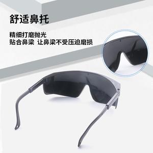 Lunettes de sécurité laser, monture noire, protection OD4+ 190-690nm contre les rayonnements lumineux, fabriquées à Shenzhen - Product Image 2