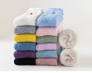 <span class=keywords><strong>Chaussettes</strong></span> <span class=keywords><strong>douillettes</strong></span> personnalisées pour femmes, brodées en forme de cœur, style mode, en tissu moelleux - Product Image 2