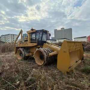 Compacteur de déchets Cat 826H pour les sites d'enfouissement des déchets, destiné à l'épandage, au poussage et au compactage des déchets solides municipaux - Product Image 3