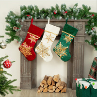 Chaussettes de Noël personnalisées en velours de luxe avec flocons de neige scintillants dorés, décoration personnalisée pour la maison