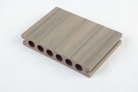 Plancher en terrasse WPC écologique au design moderne, installation par clic, surface à grain de bois, longue durée de vie pour une utilisation en extérieur