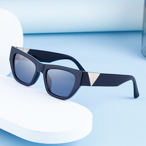 Lunettes de soleil de style européen à petite monture, unisexe, monture PC, protection UV400, design œil de chat noir, lunettes de mode urbaine - Product Image 2