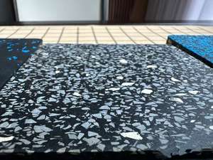 Pâte à haute température ou agent de collage à haute température pour tapis en caoutchouc utilisé dans les centres commerciaux, les gymnases, les jardins d'enfants, les aires de jeux, les écoles - Product Image 3